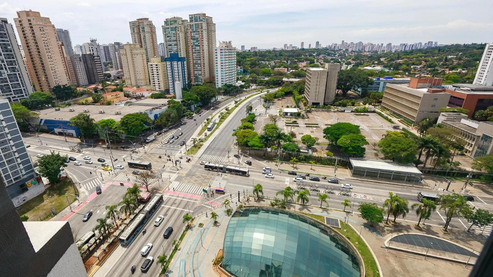 Studio Veneza Novidade! Ao Lado Da Berrini E Metro Brooklin サンパウロ 0*,  ブラジル